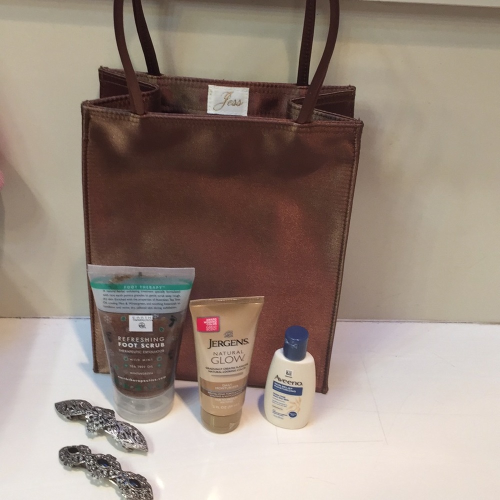Jess Tote with product